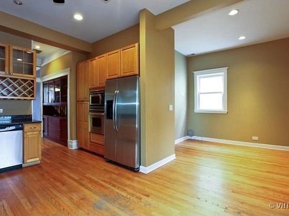 5th image of 1500 W Wellington Ave
