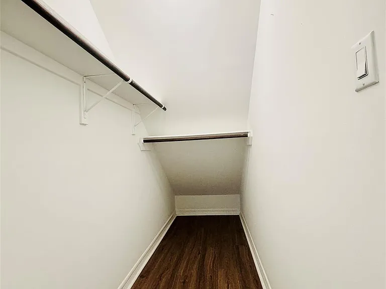 3846 Center St — Photo 7