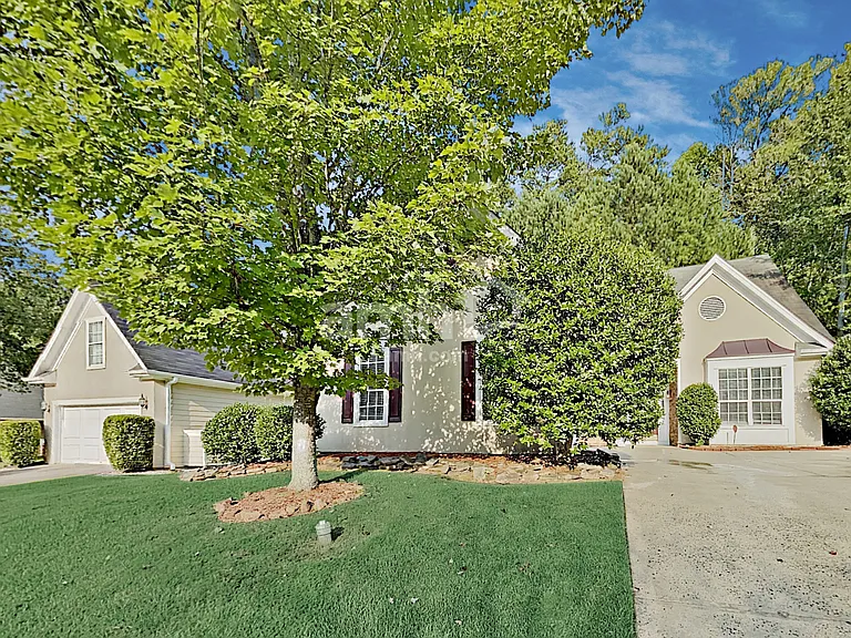2319 Clipper Ln — Photo 1