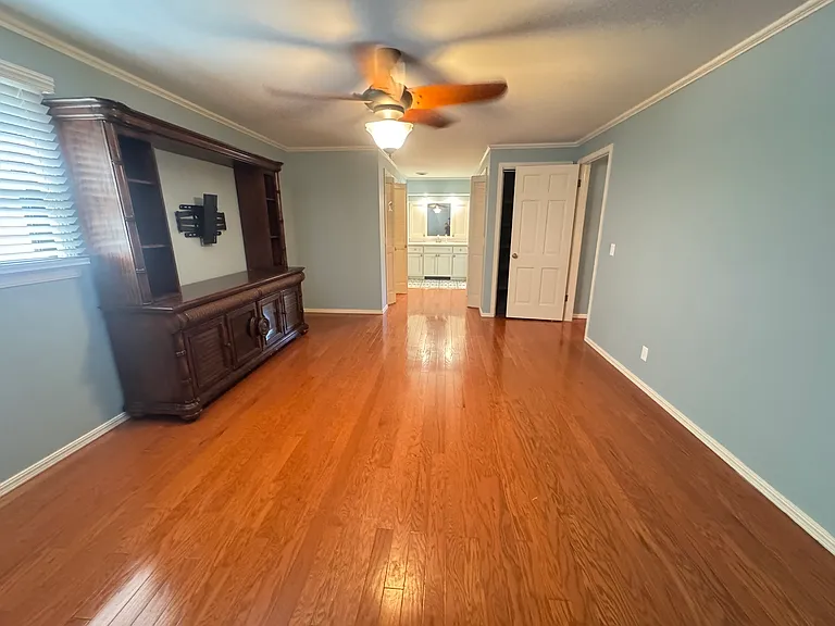 425 E Seneca St — Photo 12