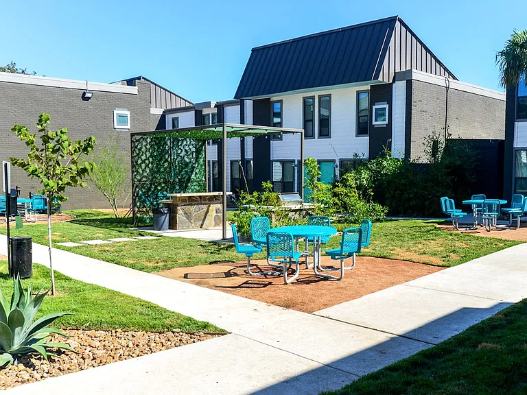Mesh Apartments — Photo 15