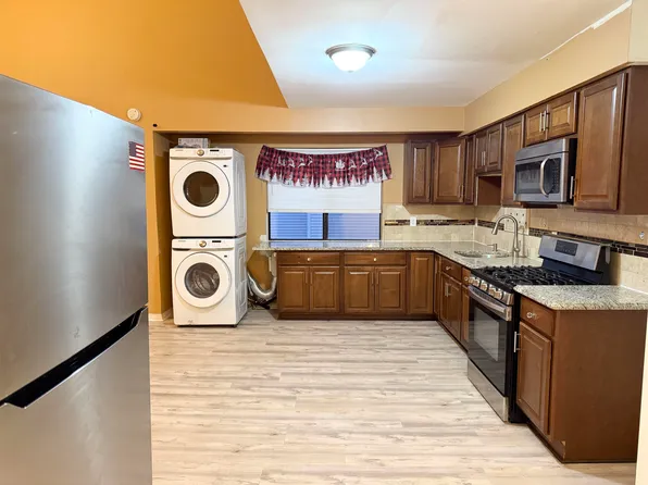 212 45th St Floor 3, Union City, NJ 07087