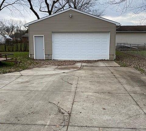 3rd image of 2298 Ross Dr