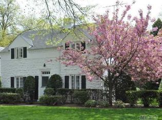 20 Wyatt Rd, Garden City, NY 11530