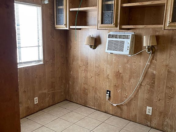 4th image of 5755 S Fontana Ave #15