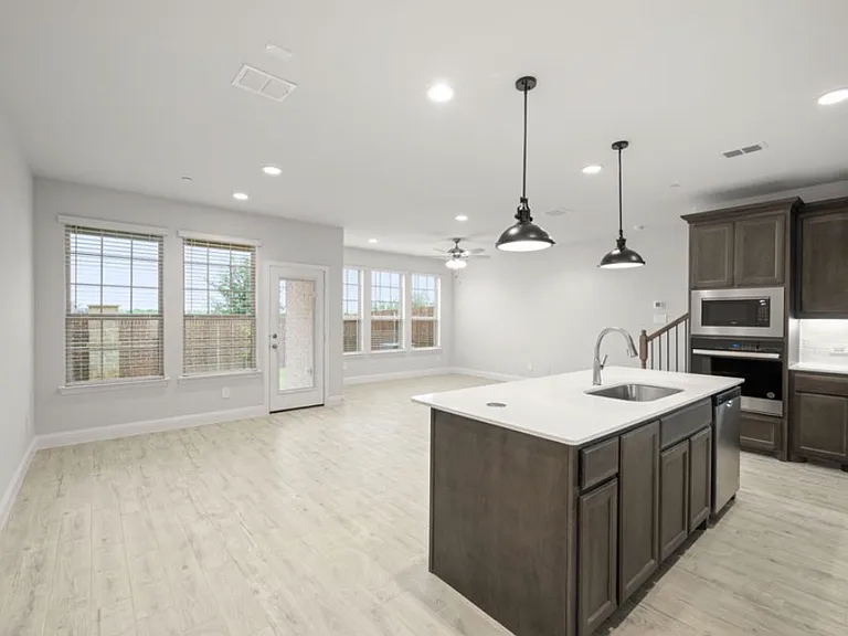 648 Sandiford Ct — Photo 4