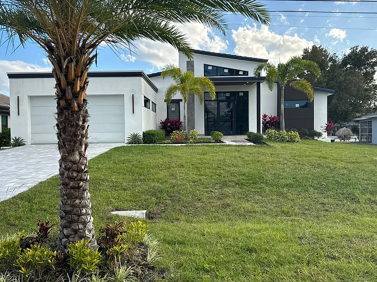 1882 Coral Point Dr — Photo 11