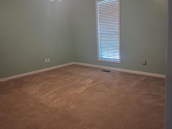 5th image of 266 Lakewood Dr