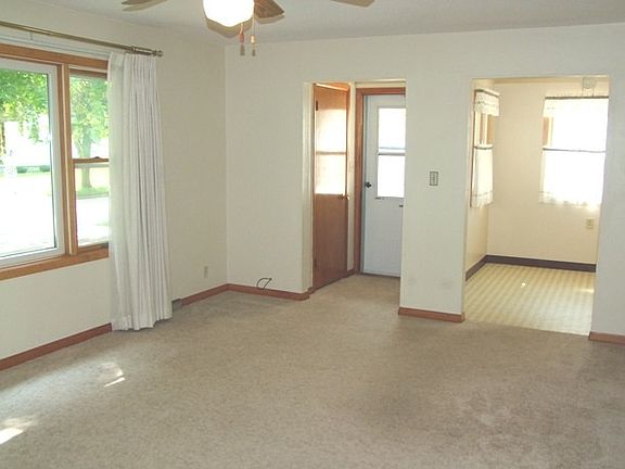 3rd image of 1010 Geneseo St