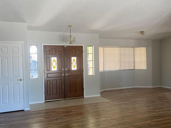 3rd image of 26627 Lakeview Dr