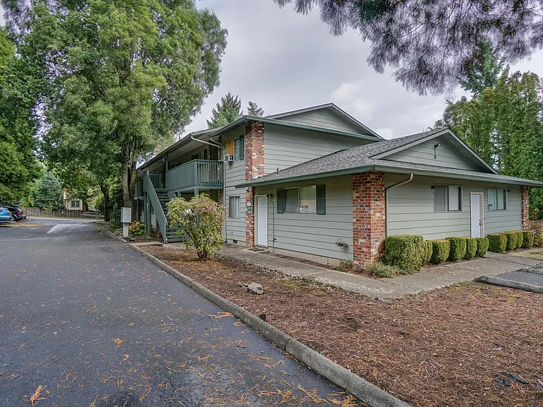 Charwin Court Apartments — Photo 61