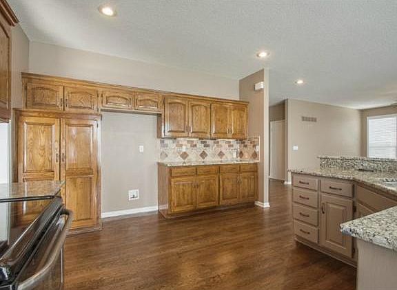 5th image of 11337 W 142nd St