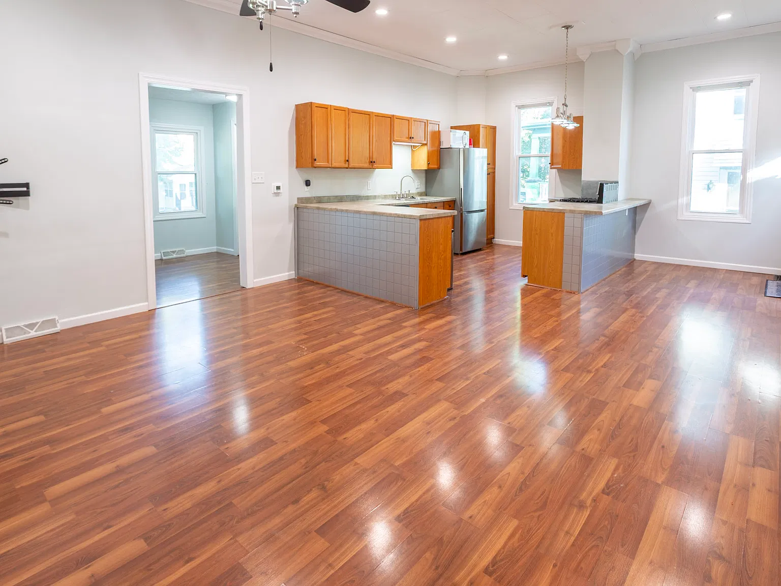 3 bed, 1063 sqft, $1,980 — Photo 3