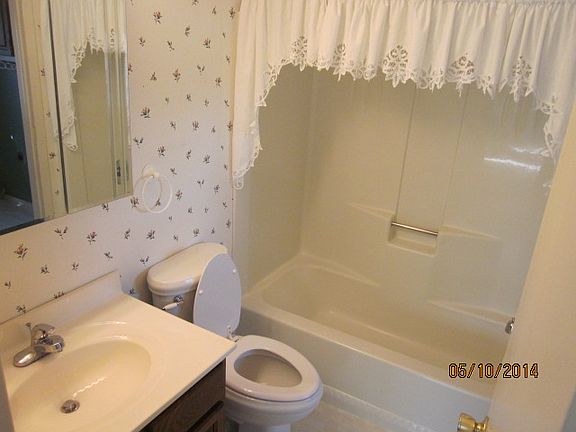 5th image of 422 Madison Ct