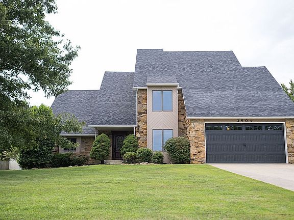 2nd image of 2904 Oakview Dr