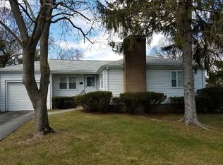 4 Kenneth Ter, Stoneham, MA 02180