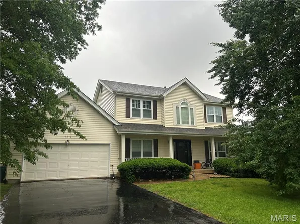 2400 Clayborn Dr, Chesterfield, MO 63017