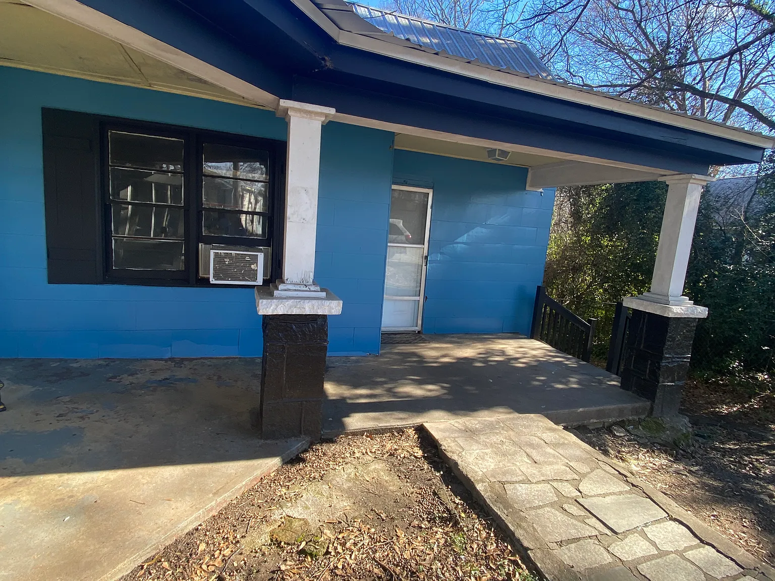 2 bed, 1000 sqft, $1,050 — Photo 2