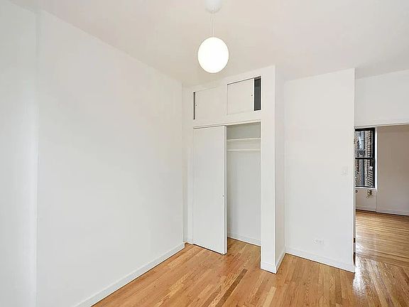 4th image of 240 W 15th St APT 32