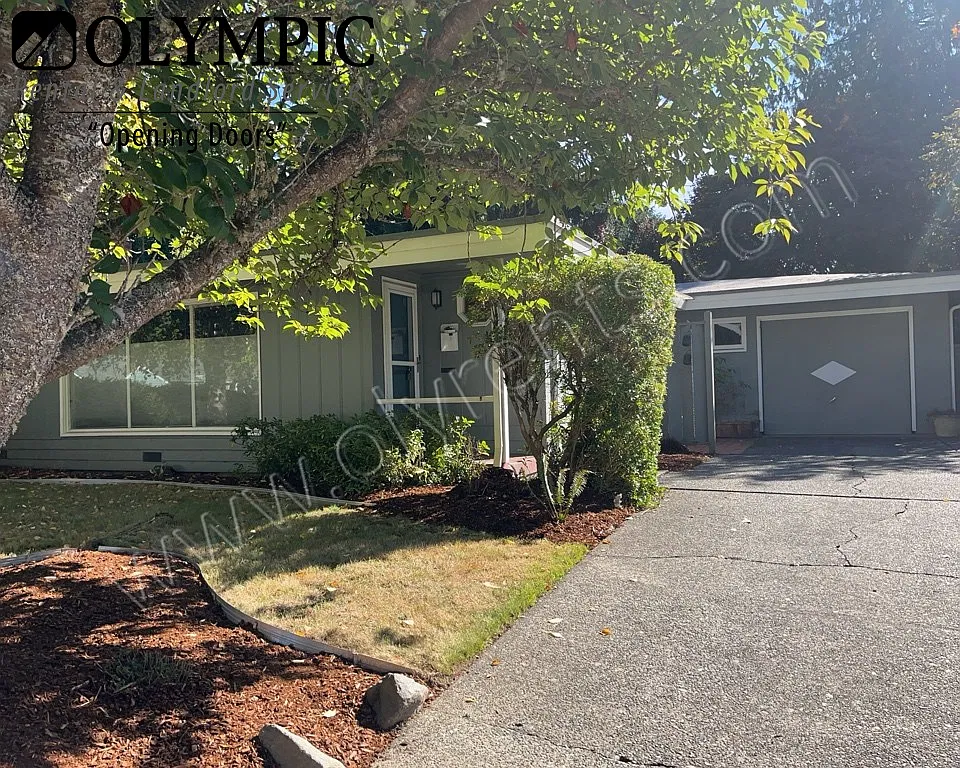 Adorable NE Olympia home! 2 bdrm, 1 bath, 1 car garage. Fenced yard. — Photo 3