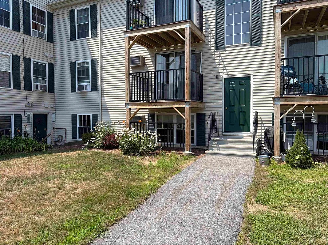 2 bed, 1.0 bath, 804 sqft, $2,300 — Photo 1