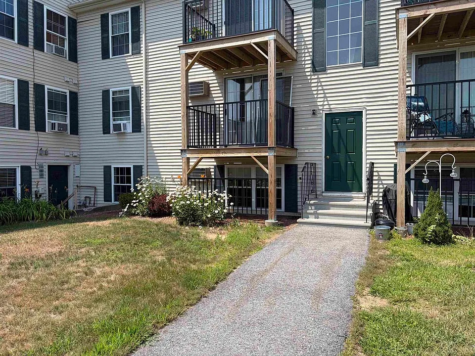 904 White Cedar Blvd
