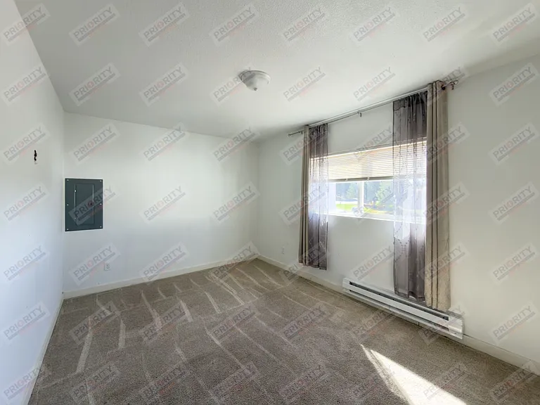 1409 E 12th St — Photo 26