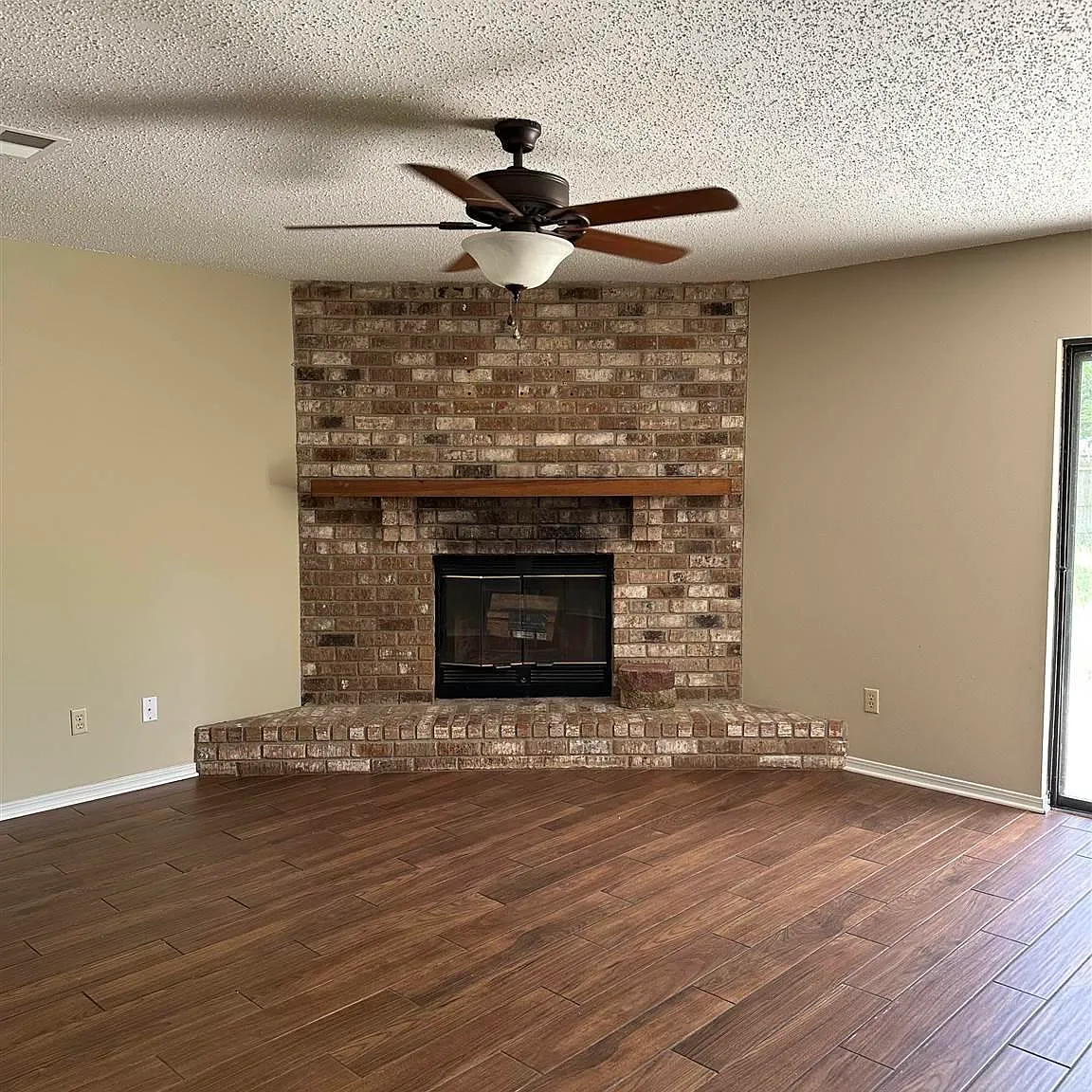 3 bed, 1550 sqft, $1,700 — Photo 2