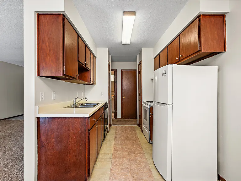 Kings Manor Apartments — Photo 7