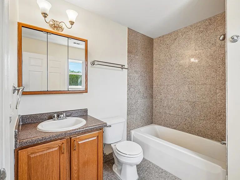 Creek Club Apartments — Photo 22