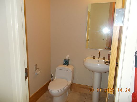4th image of 555 Rivergate Ln #B371