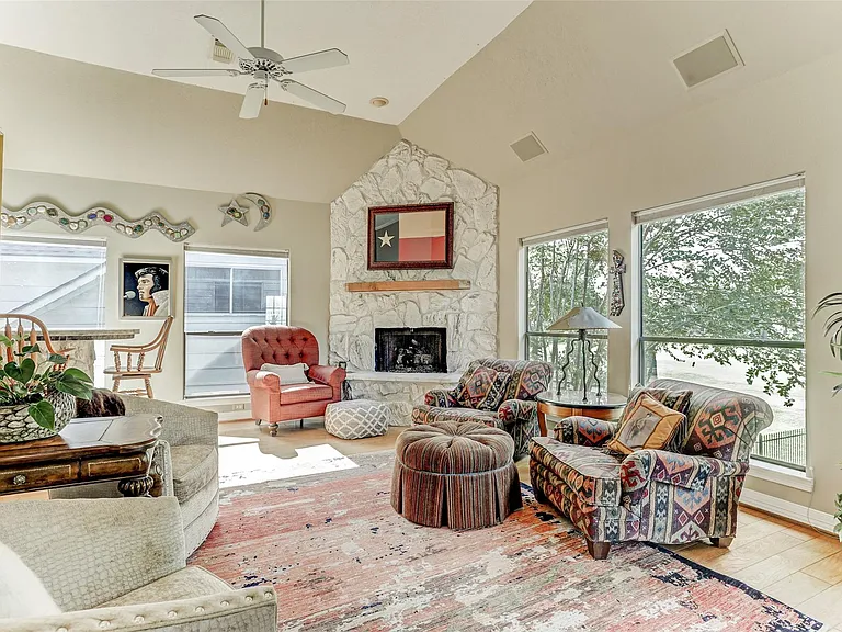 1706 Country Squire Dr — Photo 9