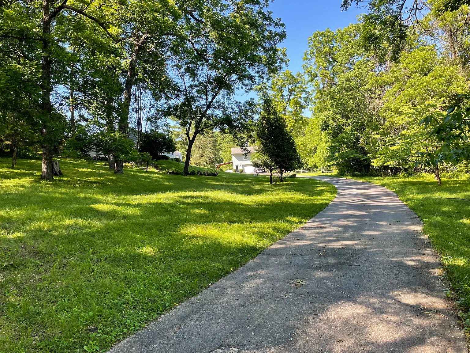 1406 Pond Rd — Photo 2