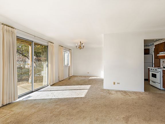 5th image of 609 Berkley Ct Unit X1