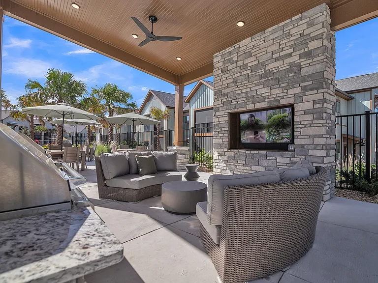 Canter Luxury Apartment Homes — Photo 20