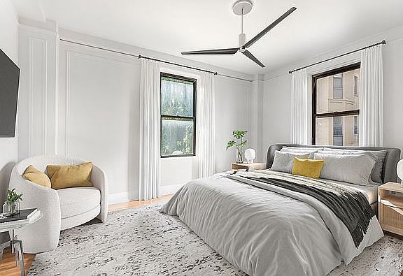 4th image of 240 W 75th St APT 4D