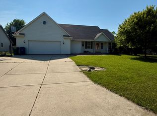 10821 S Jessica Dr, Oak Creek, WI 53154