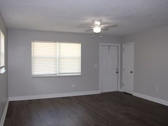 3rd image of 518 Valley Forge Rd APT 1