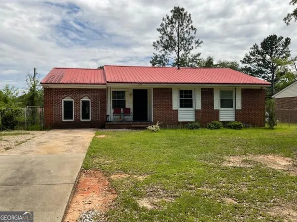 704 E Town Rd, Albany, GA 31705