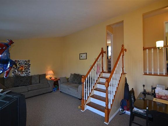 3rd image of 793 Hinton Pl