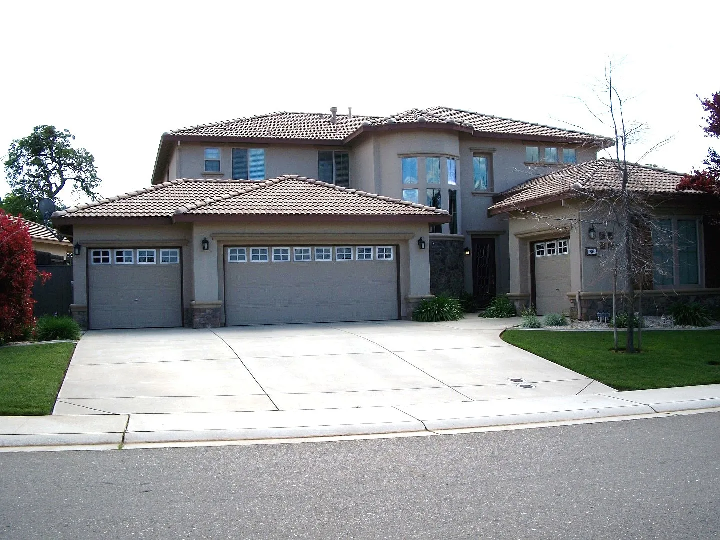 202 Ashworth Dr photo 1