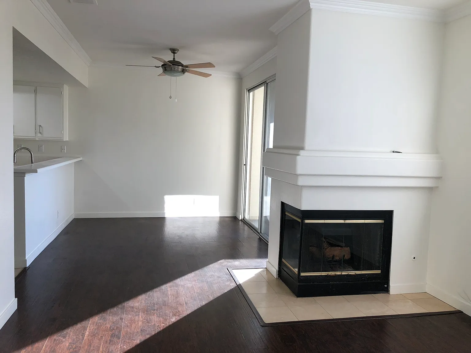 2 bed, 1027 sqft, $3,000 — Photo 1