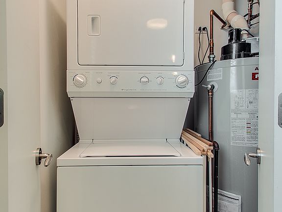2nd image of 1081 N Marshfield Ave #3