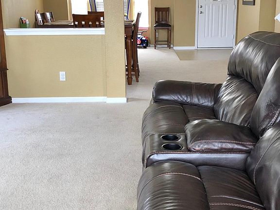 4th image of 1316 King Maple Dr