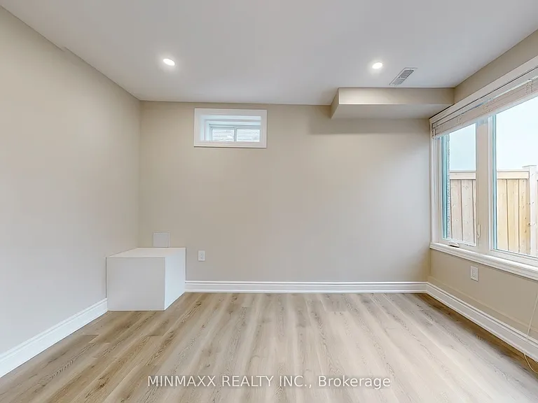 465 Thornborrow Ct — Photo 16