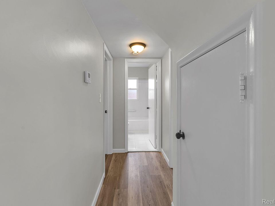 32239 Chester St, photo 16