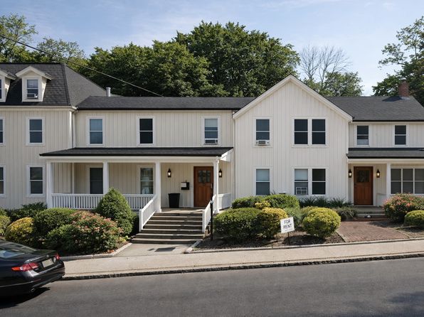 489 Ashford Ave #1B