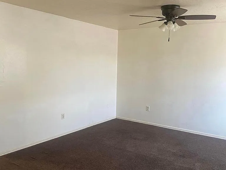 1602 SW B Ave — Photo 3