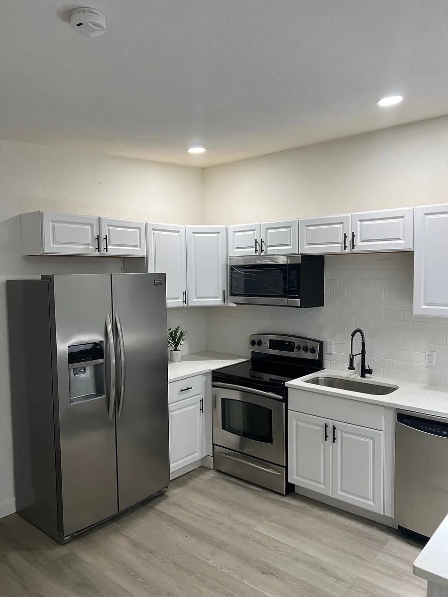 Building Photo - 1217 Lakeside Dr #1