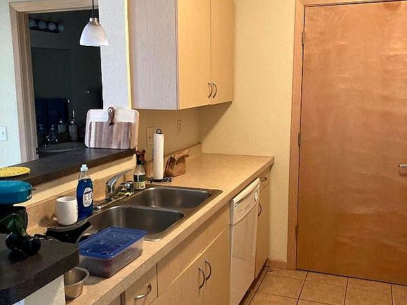 4th image of 510 W Main St APT 208